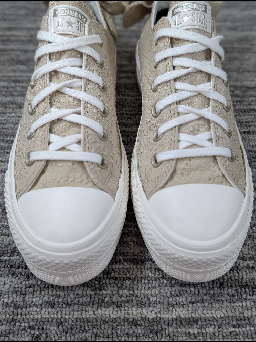 Converse: Chuck Taylor All Star Lift Low "Bow" - Embroidered - Tan - Size 9 - Picture 2 of 8